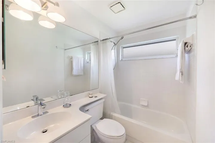 4332  Mistlethrush  LN, Naples, FL 34119