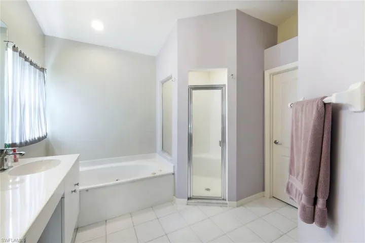 4332  Mistlethrush  LN, Naples, FL 34119