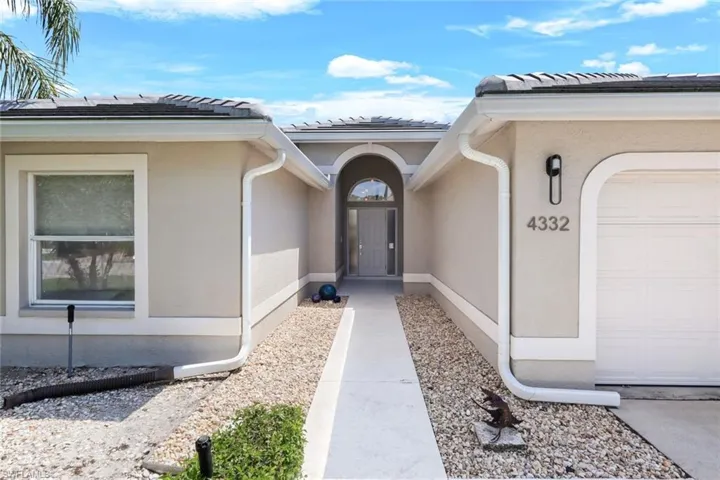 4332  Mistlethrush  LN, Naples, FL 34119