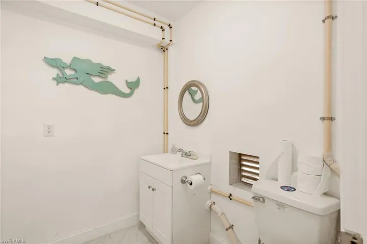 Half Bath/Pool Bath Ground Level