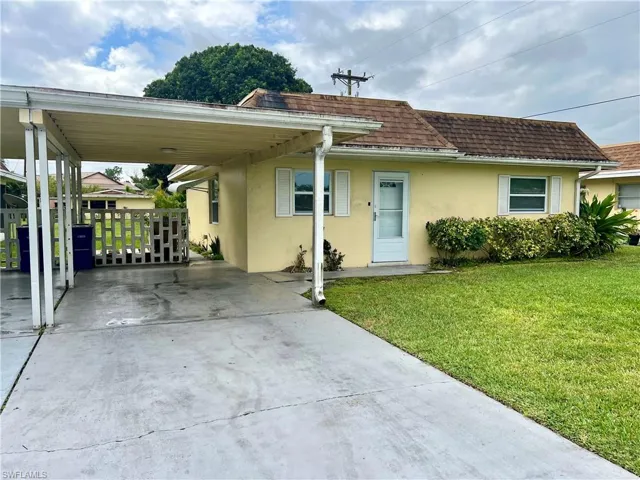 2206  Gardenia  WAY, Lehigh Acres, FL 33936