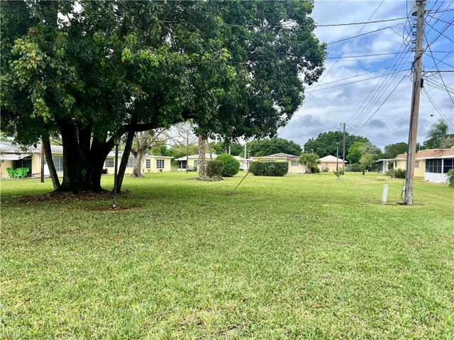 2206  Gardenia  WAY, Lehigh Acres, FL 33936