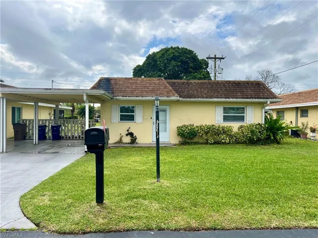 2206  Gardenia  WAY, Lehigh Acres, FL 33936
