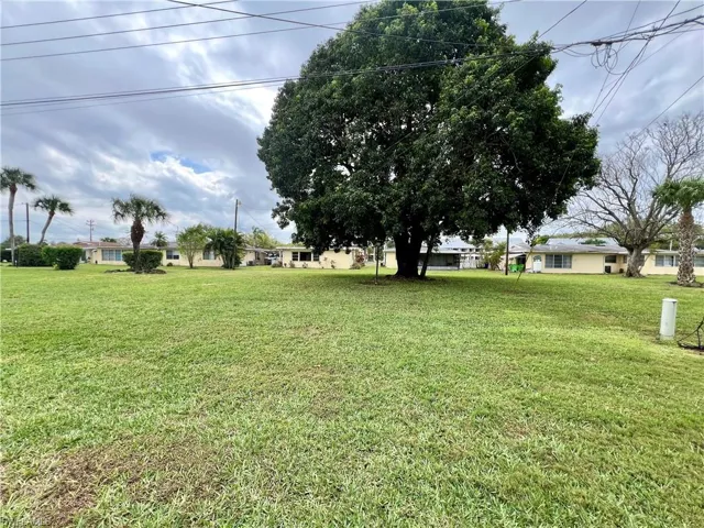 2206  Gardenia  WAY, Lehigh Acres, FL 33936