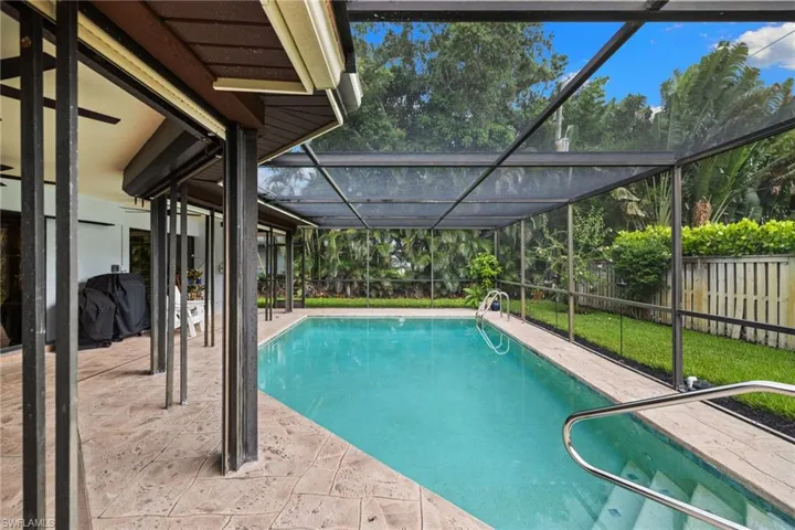 433 Golfview, Naples, Florida 34110