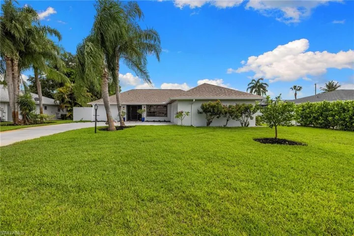 433 Golfview, Naples, Florida 34110