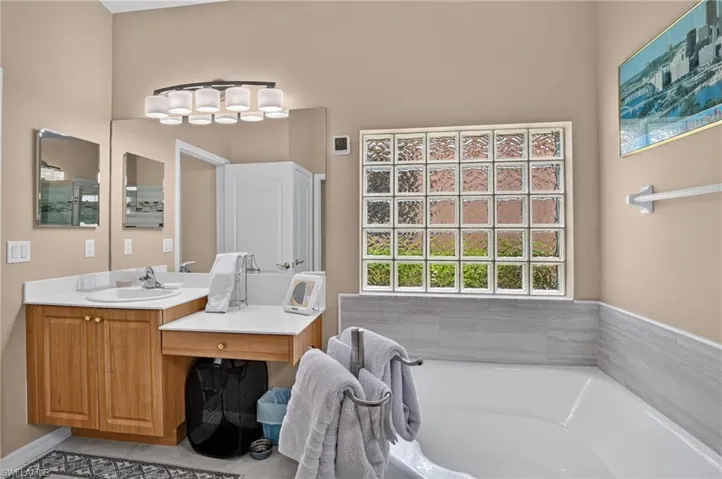 15289 Laguna Hills Dr, Fort Myers, Florida 33908