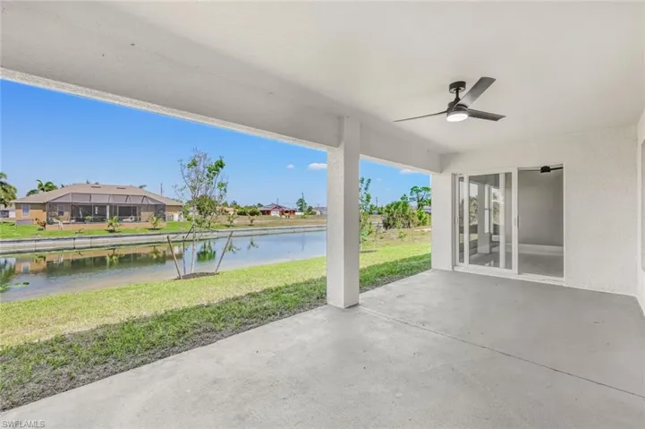 large lanai with wide water views/lanai grande con vistas al agua
