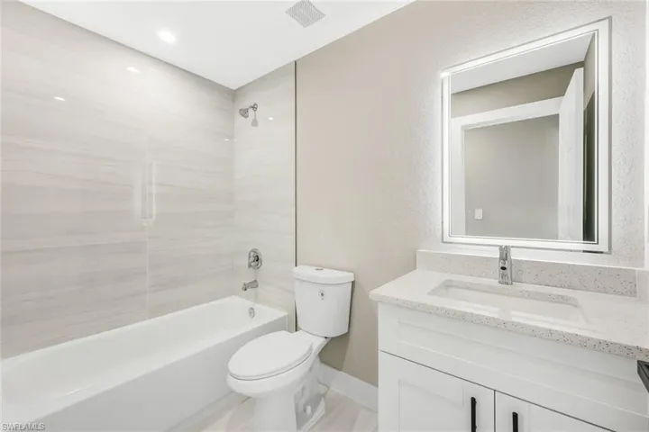 third guest bathroom/tercer bano de invitados