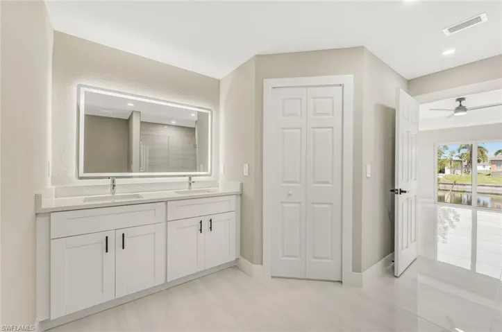 owner's ensuite bath/bano principal