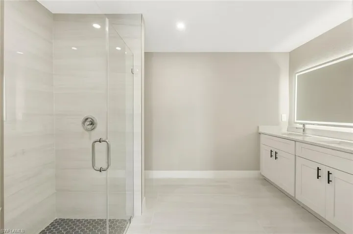 owner's ensuite bath/bano principal