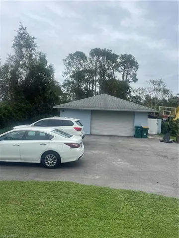 Garage with plenty of parking