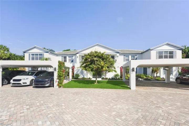 871  Tanbark  DR, Naples, FL 34108
