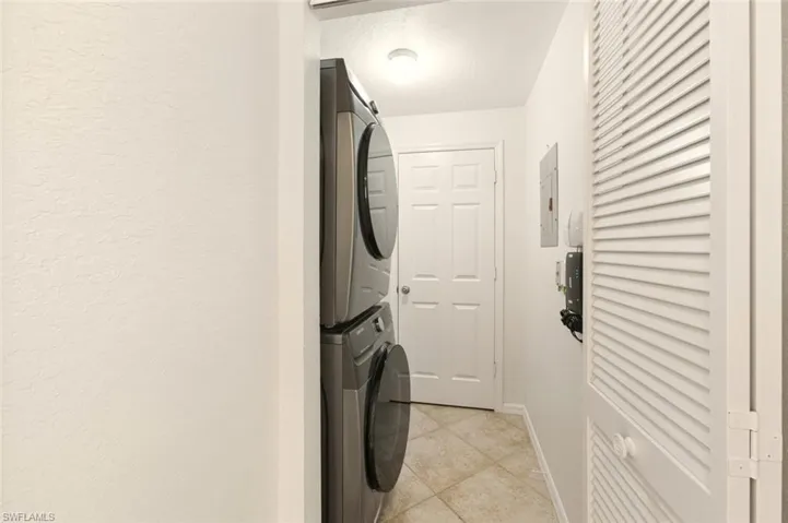 871  Tanbark  DR, Naples, FL 34108