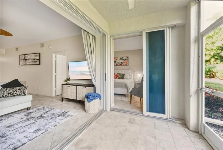 871  Tanbark  DR, Naples, FL 34108