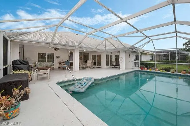 Huge undercover Lanai space for entertaining