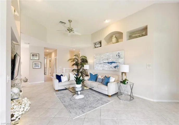 6822  Ascot  DR, Naples, FL 34113