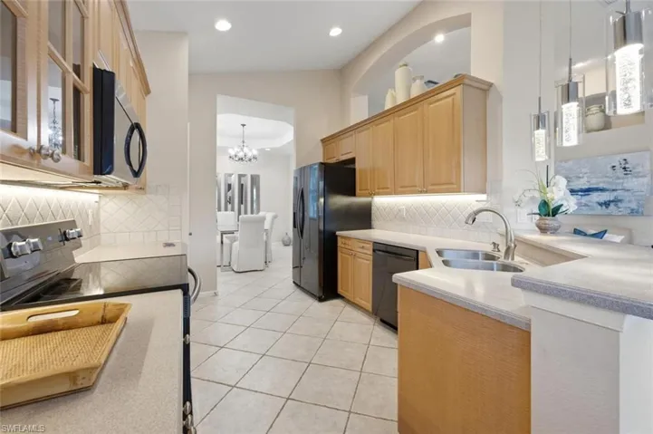 6822  Ascot  DR, Naples, FL 34113
