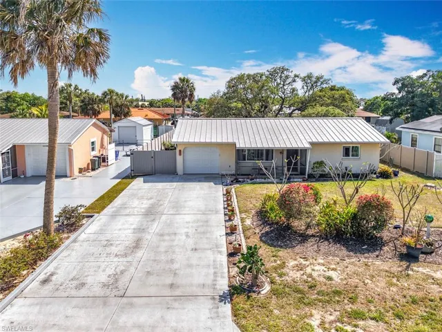This is a short Dead-end street in the heart of Bonita.  Walk to restaurants and stores!