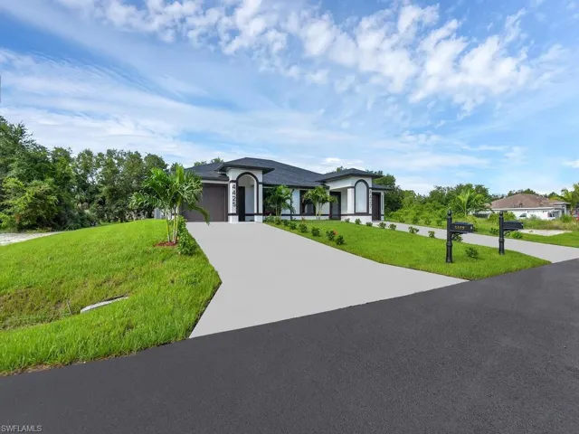 View of front of property featuring a front lawn
