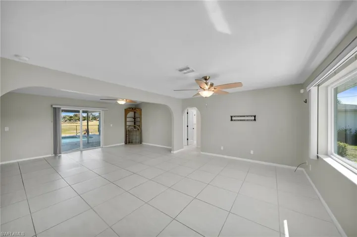 Unfurnished room featuring light tile patterned floors and ceiling fan