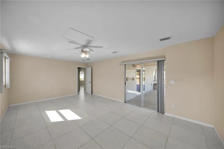 Unfurnished room featuring light tile patterned floors and ceiling fan