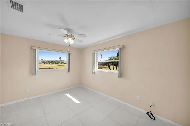 Tiled empty room with ceiling fan