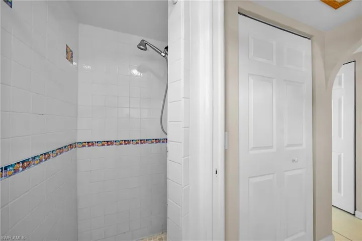 Bathroom featuring a tile shower