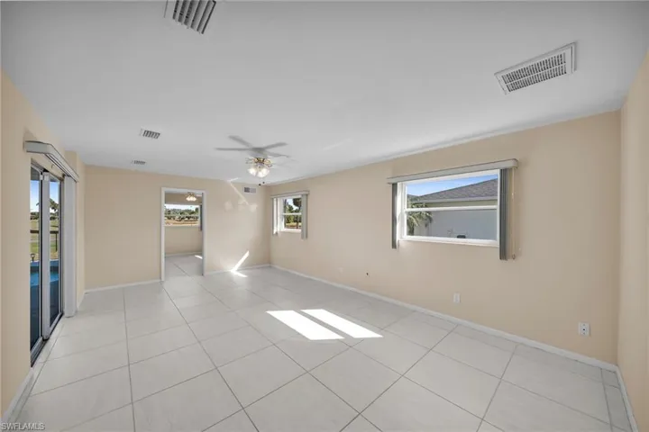 Tiled empty room with ceiling fan