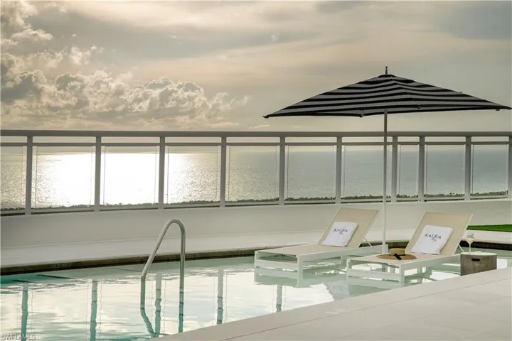 Roof top Pool