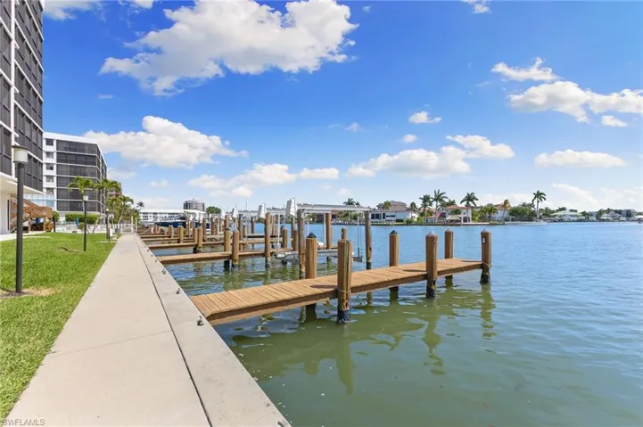 10420  Gulf Shore  DR, Naples, FL 34108
