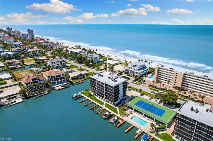 10420  Gulf Shore  DR, Naples, FL 34108