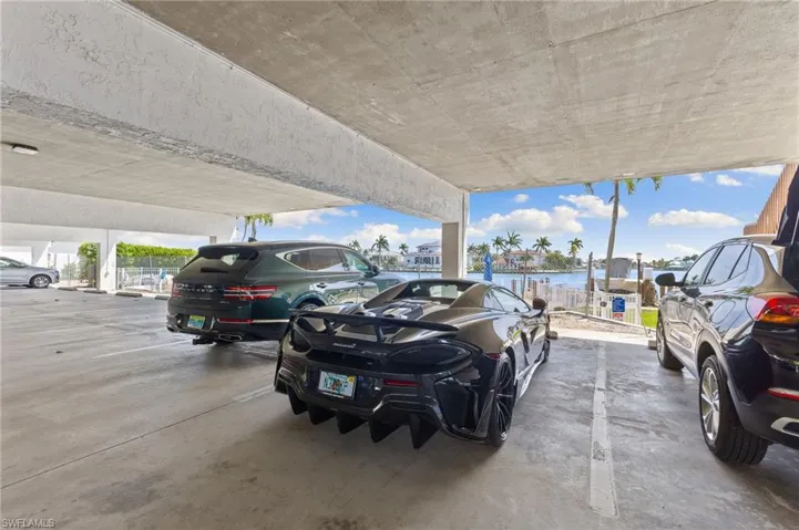 10420  Gulf Shore  DR, Naples, FL 34108