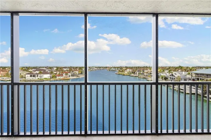 10420  Gulf Shore  DR, Naples, FL 34108