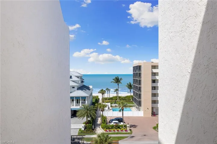 10420  Gulf Shore  DR, Naples, FL 34108