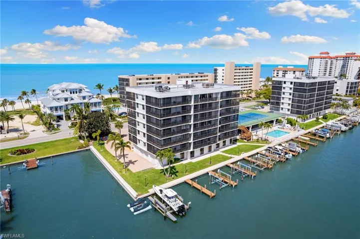 10420  Gulf Shore  DR, Naples, FL 34108