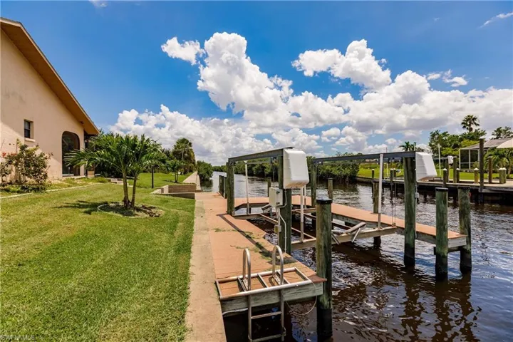 DOCK & BOAT LIFT