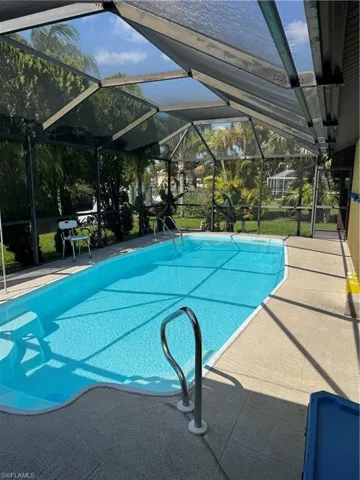 Fiberglass pool, screened lanai