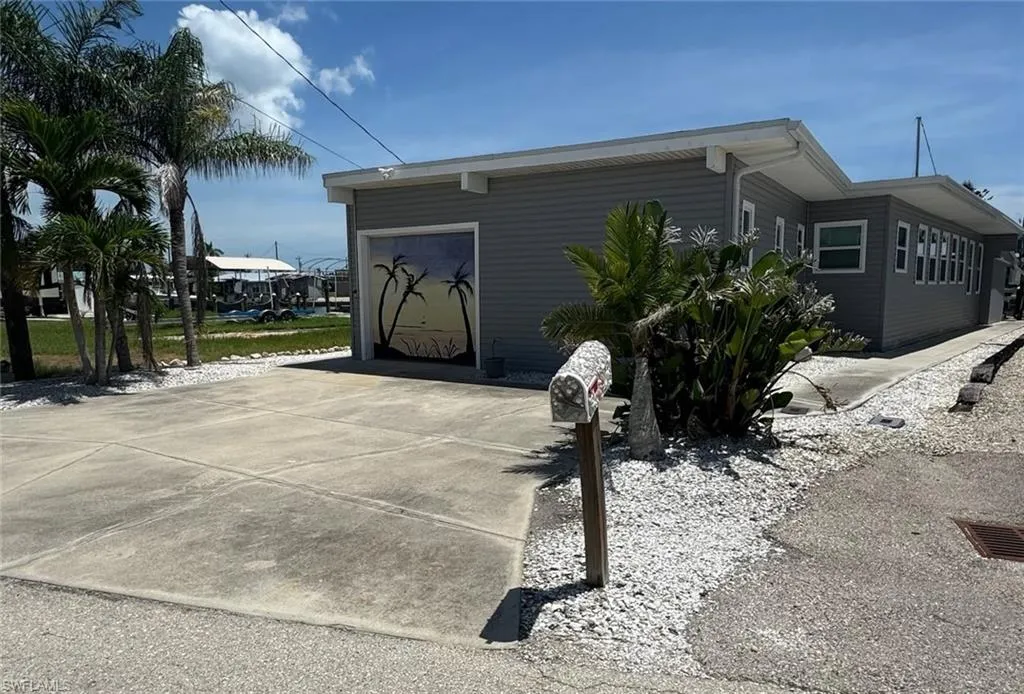 3827 Coconut DR, St. James City, FL 33956,225062961