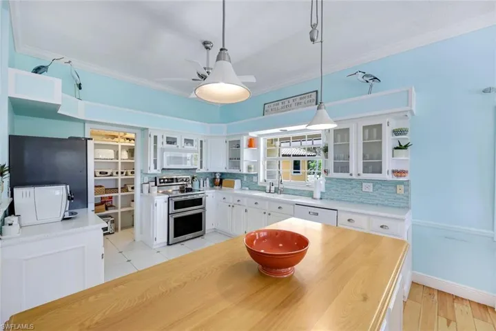 203 San Mateo Dr, Bonita Springs, Florida 34134