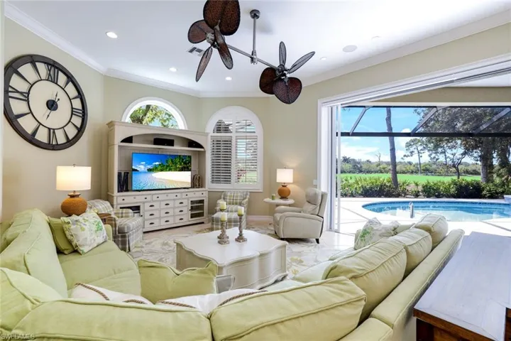 Disappearing Sliders for Seamless Indoor-Outdoor Living