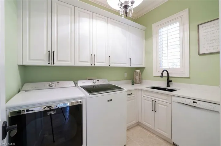 Renovated Laundry Room incl. 2nd Dishwasher