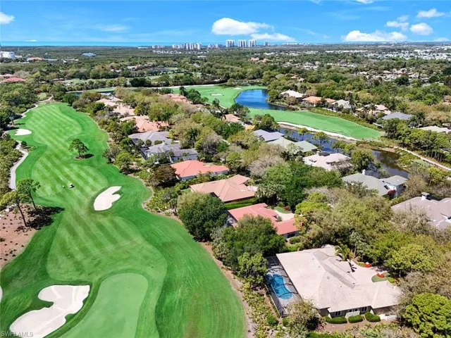 Tree-lined Cul-de-Sac Street Surrounded by Golf Scenery