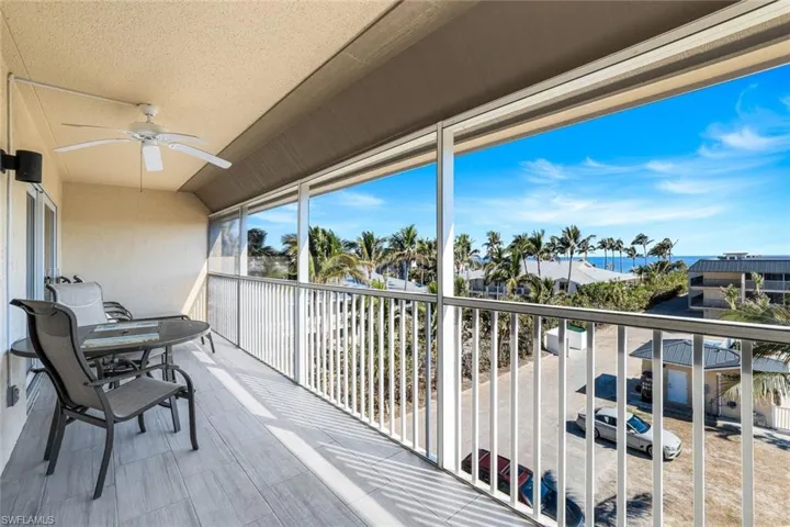 Balcony with ceiling fan