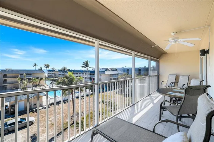 Balcony with ceiling fan