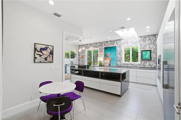 Great sitting area in kitchen.