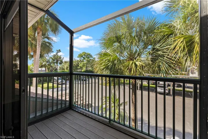 76 Emerald Woods Dr L4, Naples, Florida 34108