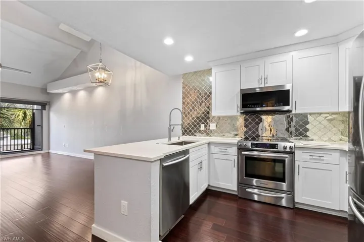 76 Emerald Woods Dr L4, Naples, Florida 34108