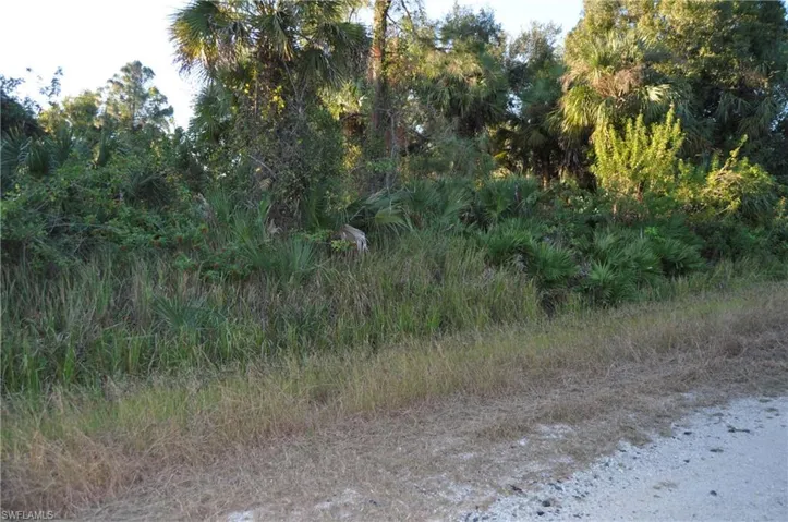 405 Thompson Ave, Lehigh Acres Fl 33972