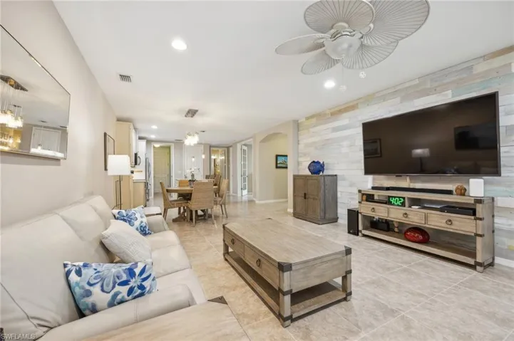 14947  Edgewater  CIR, Naples, FL 34114